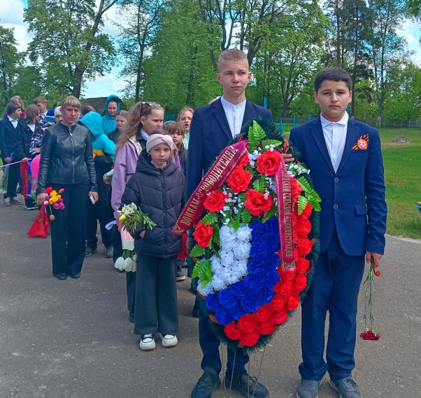 Возложение цветов.